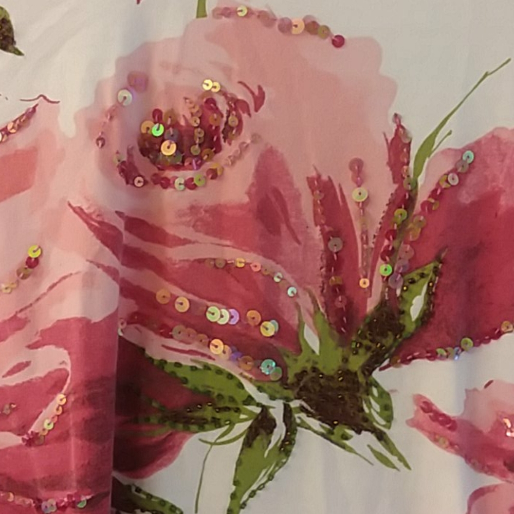 🌹GORGEOUS ROSES TEE WITH SEQUINS 💖 - Picture 3 of 6